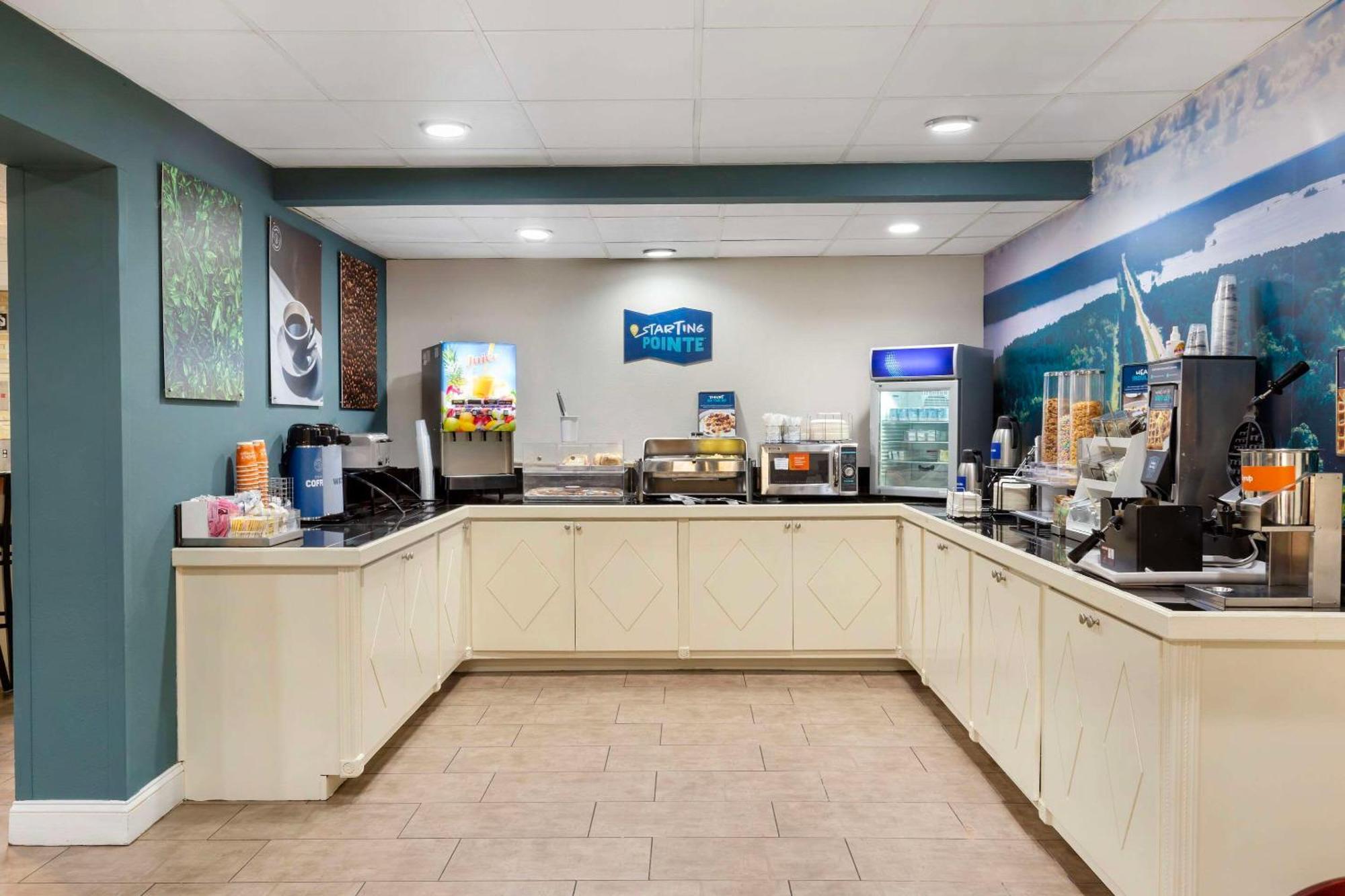 Hotel Clarion Pointe Research Triangle Park Durham Esterno foto