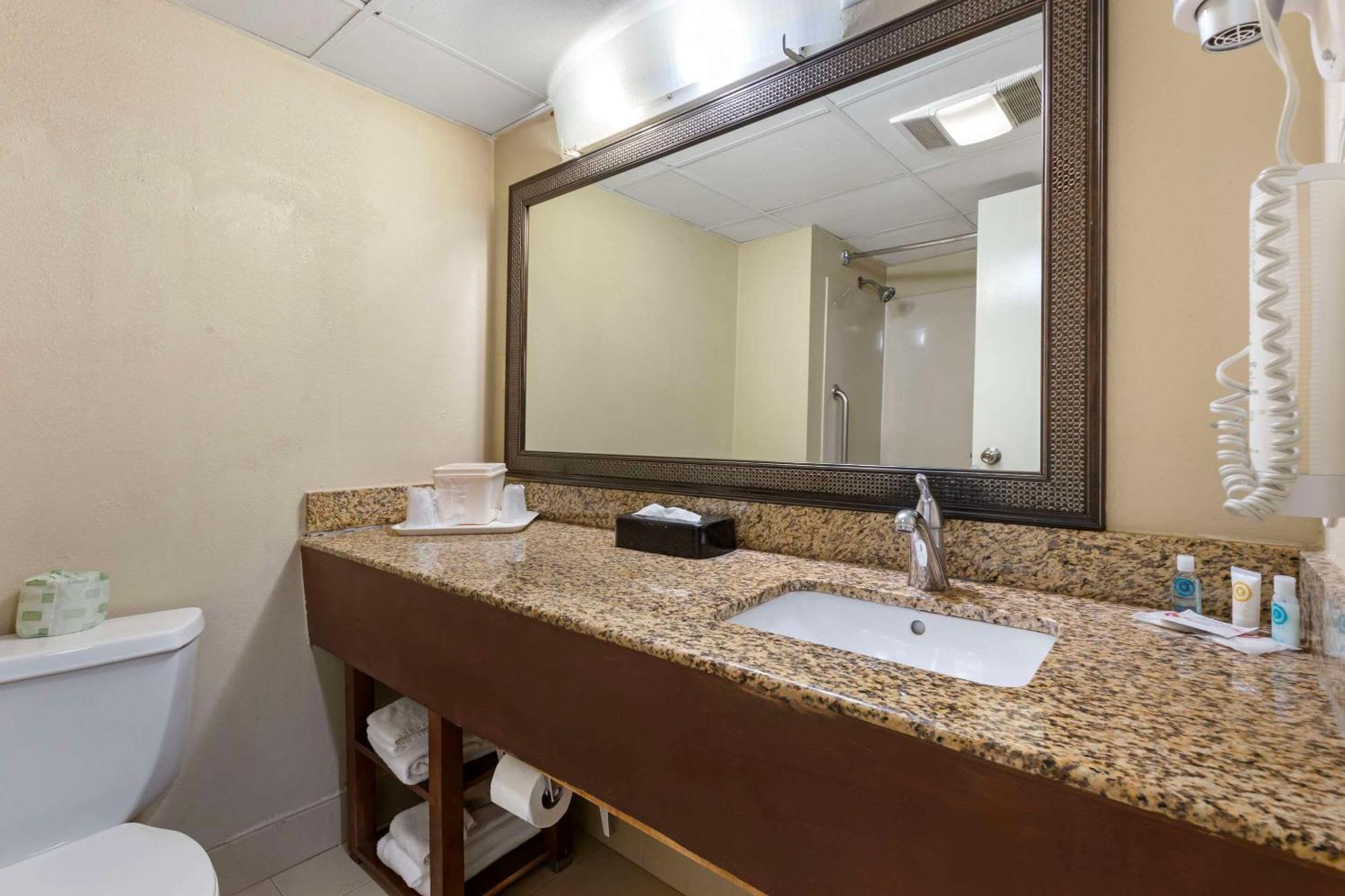 Hotel Clarion Pointe Research Triangle Park Durham Esterno foto