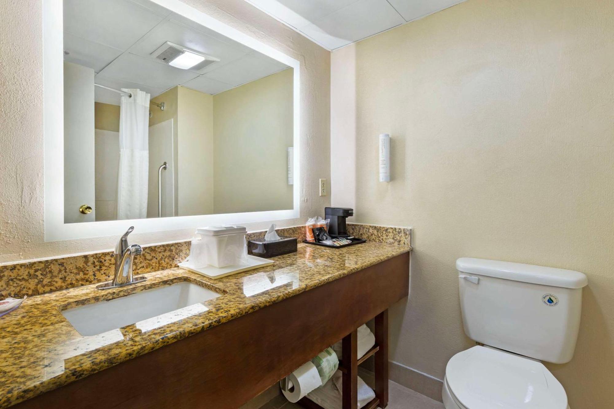 Hotel Clarion Pointe Research Triangle Park Durham Esterno foto